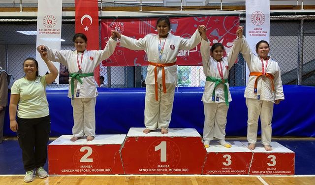 Minik judocularından 6 altın, 6 gümüş, 8 bronz madalya