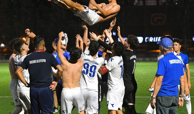 Yunusemre'nin U17'leri İzmir'de şampiyon oldu