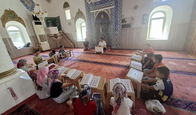 Camiler çocuk sesleriyle şenlendi