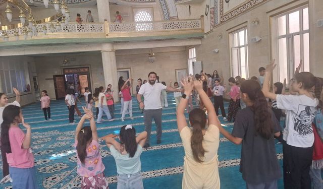 Kur'an kursu öğrencileri çocuk şenliği ile eğlendi