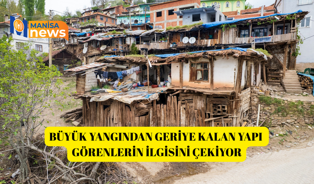 Büyük yangından geriye kalan yapı görenlerin ilgisini çekiyor