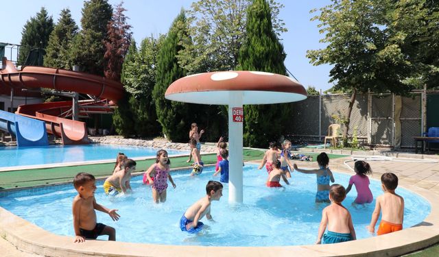 Minikler ilk kez havuz heyecanı yaşadı