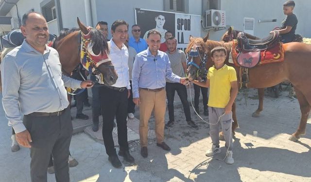 Baybatur Selendi’de esnaf ve partililerle buluştu