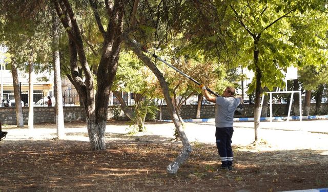 Yunusemre Belediyesi okullarda bakım çalışması yaptı