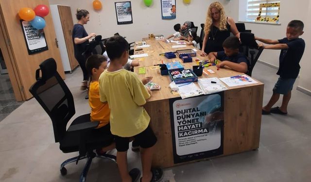 Turgutlu'da çocuklar 'Teknoloji Orucu' tuttu, hediyeleri kazandı