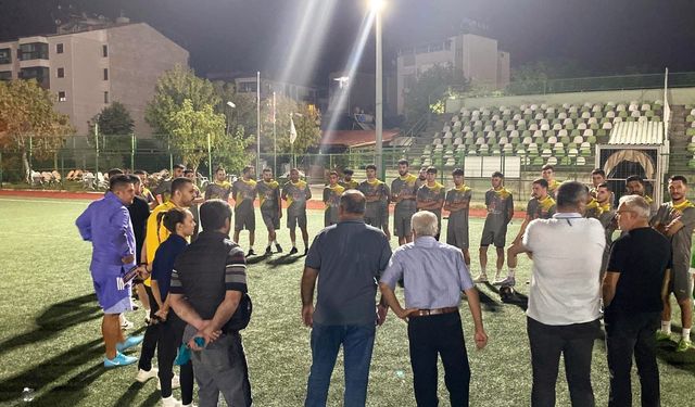 Salihli Seyrantepespor sahaya indi