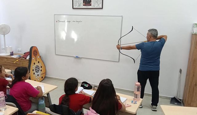 Sarıgöl’de okullarda "Geleneksel Türk Okçuluğu" tanıtımı yapıldı