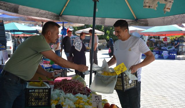 Demirci'de ilk kez semt pazarı kuruldu