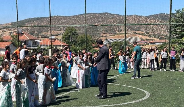 Okul bahçesi şenlik alanına döndü