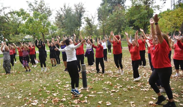 Yunusemreli kadınlardan açık havada spor etkinliği