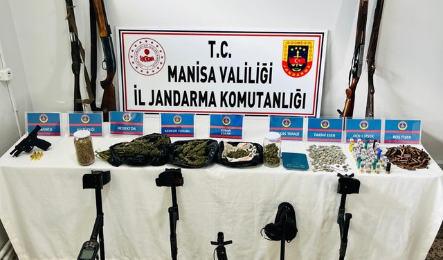 Manisa'da jandarmadan şok baskın: Uyuşturucu, silah ve tarihi eser ele geçirildi