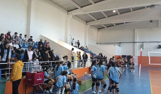 Sarıgöllü kızlar lige mağlubiyetle başladı