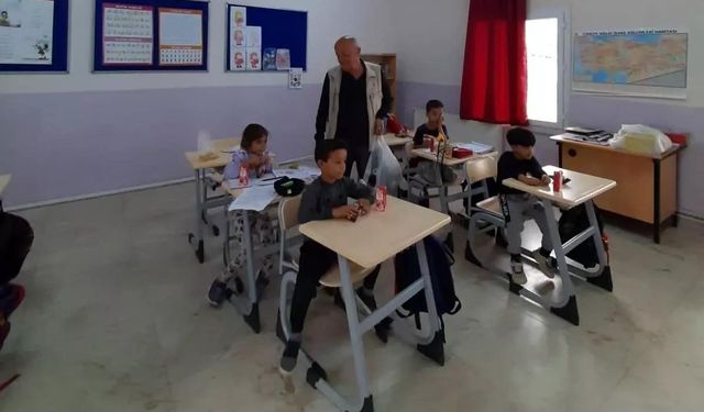 Emekli eczacıdan köy okuluna anlamlı destek