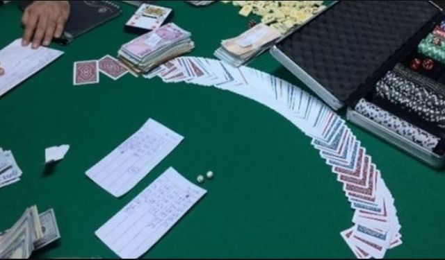 Manisa’da kahvehaneye kumar baskını: 4 kişiye 37 bin TL ceza!