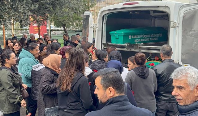 Ameliyat yaptığı sırada kalp krizi geçiren doktor hayatını kaybetti