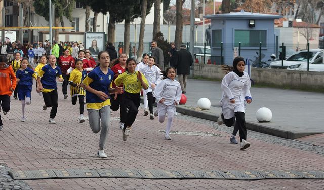 Kula’da Atatürk Kır Koşusu düzenlendi