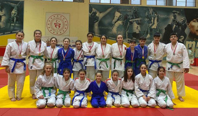 Salihli’nin yıldız judocuları il birinciliğinde madalyaları topladı