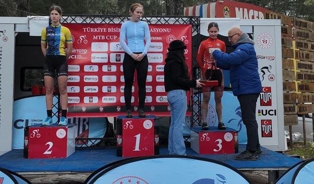 Akhisarlı bisikletçilerden Alanya'da çifte başarı