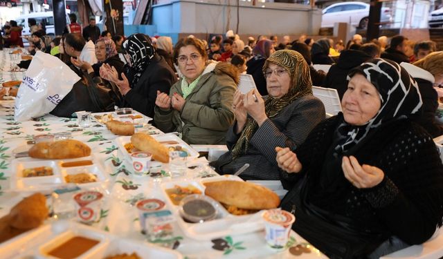 Başkan Balaban Karaköy’de vatandaşlarla iftar yaptı