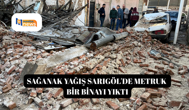 Sağanak yağış Sarıgöl'de metruk bir binayı yıktı
