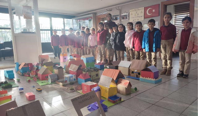 Salihli'de minik öğrencilerden geri dönüşüme anlamlı dokunuş