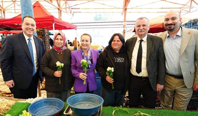 Başkan Dutlulu’dan 8 Mart’a çiçekli kutlama