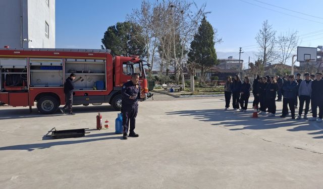 Yangın anı okulda tatbikatla canlandırıldı