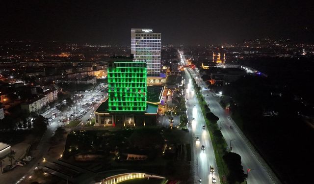 Manisa Büyükşehir Belediyesinden Tıp Bayramı’na özel ışıklandırma