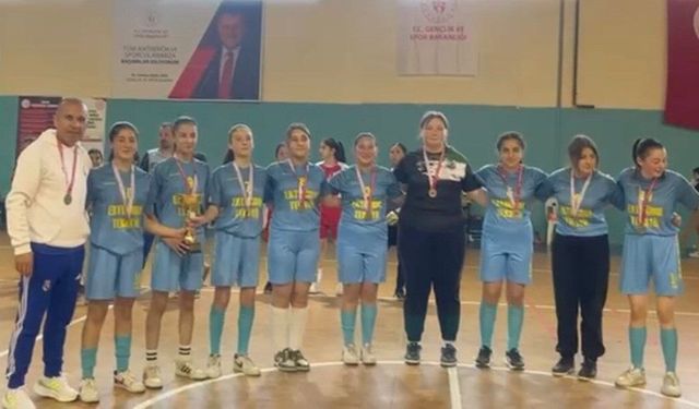 Salihli'nin yıldız kızları Manisa'da şampiyon