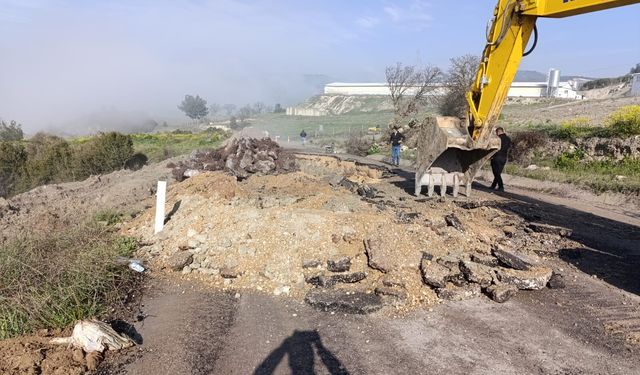 Çöken Selendi-Kula eski yolunda çalışmalar devam ediyor