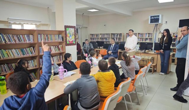 Sarıgöl’de Kütüphane Haftası’nda öğrencilerle kitap okudular