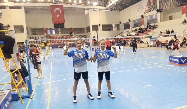 Yunusemre'nin altın kızları Türkiye üçüncüsü oldu