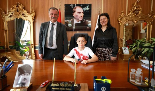 Başkan Balaban 23 Nisan'da koltuğunu çocuklara devretti