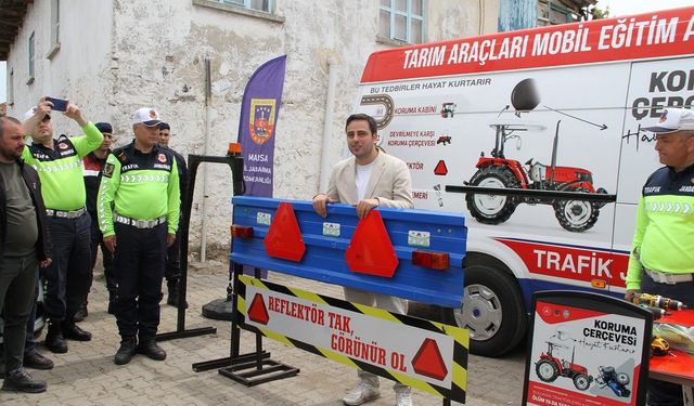 Kula’da çiftçilere trafik güvenliği eğitimi