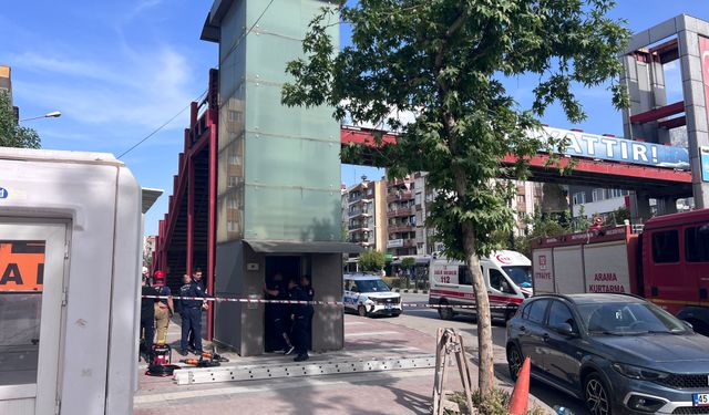 Asansör boşluğunda sıkışan genç hayatını kaybetti