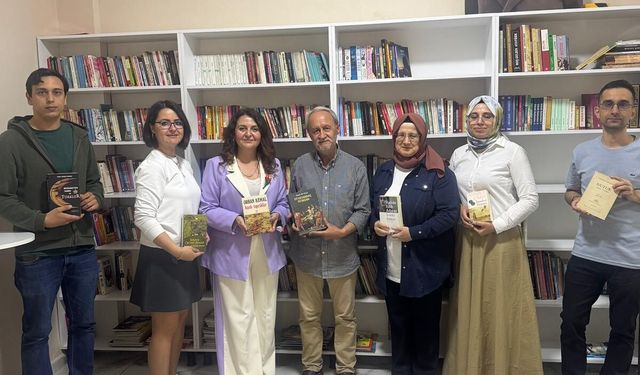 Kitap Baba Tim'den Yunusemre'ye 10 bin kitap bağışı