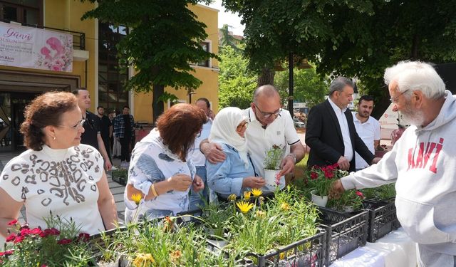 Başkan Çetin Akın’dan Anneler Günü’nde anlamlı kutlama