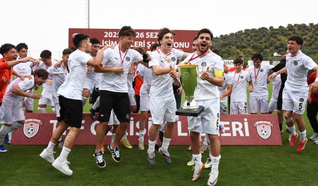 Manisa FK U19 Takımı, 177 takım arasında Türkiye şampiyonu oldu
