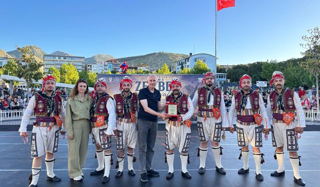Soma'da Zeybek Festivali yoğun ilgi gördü