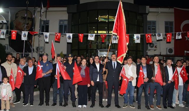 Kula'da 19 Mayıs coşkusu fener alayıyla taçlandı