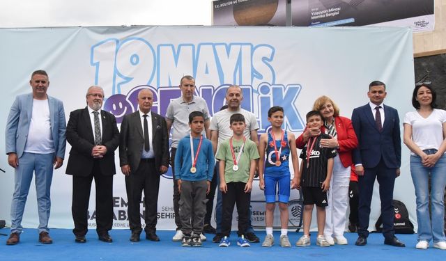 Minik pehlivanlar 19 Mayıs için er meydanına çıktı