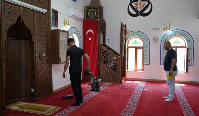 Yunusemre’de camiler bayram namazına hazırlanıyor