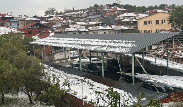 Manisa'da sağanak ve dolu etkili oldu