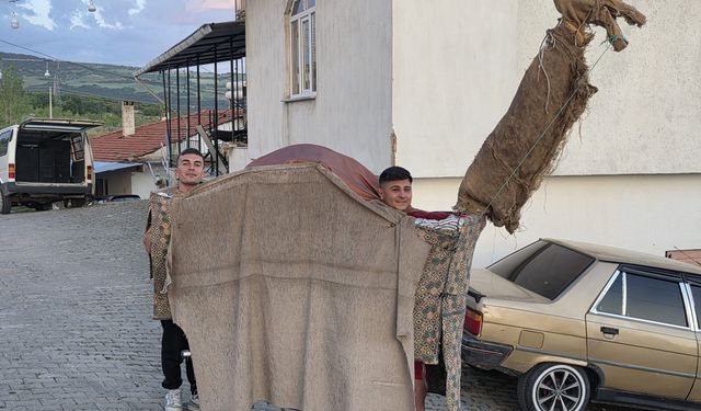 Manisa'da 135 yıllık "Kukla Deve" geleneği yaşatılıyor