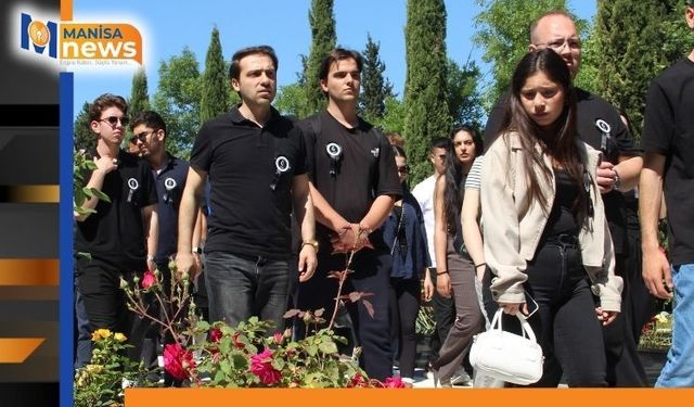 Soma maden şehitleri mezarları başında anıldı