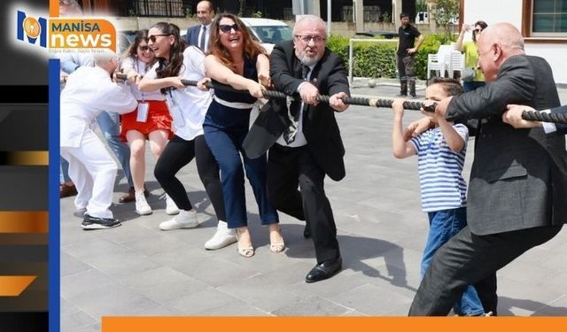 Yunusemre’de 19 Mayıs şöleni renkli görüntülere sahne oldu