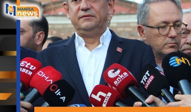 Özgür Özel bayram namazını memleketi Manisa'da kıldı