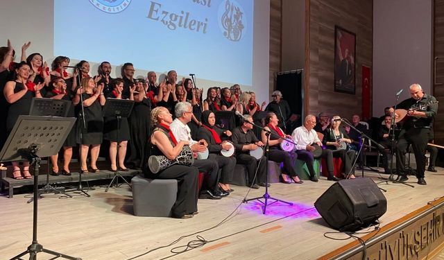 Bağarası ezgileri Alaşehir'i coşturdu