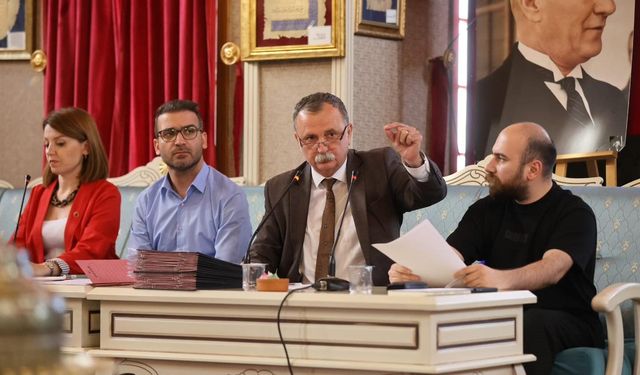 Yunusemre Meclisi’nde Özgür Özel gerginliği