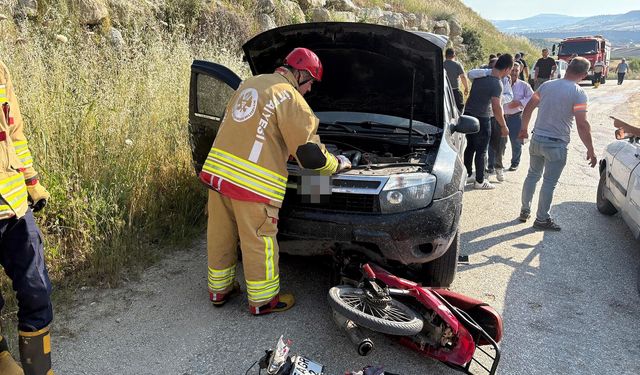 Motosiklet otomobille çarpıştı: 1 yaralı